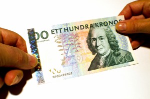 4246396-paying-with-a-banknote